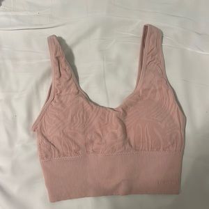 pink athletic top 💗
